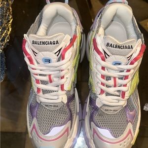Balenciaga sneakers size 40